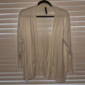 Open cardi w/ thick ribbon sleeve & bottom. Super cute & comfy-great condition!